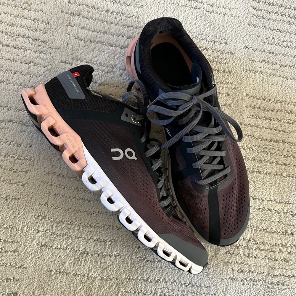 On Running On Cloud running shoes in great used condition size 8.5